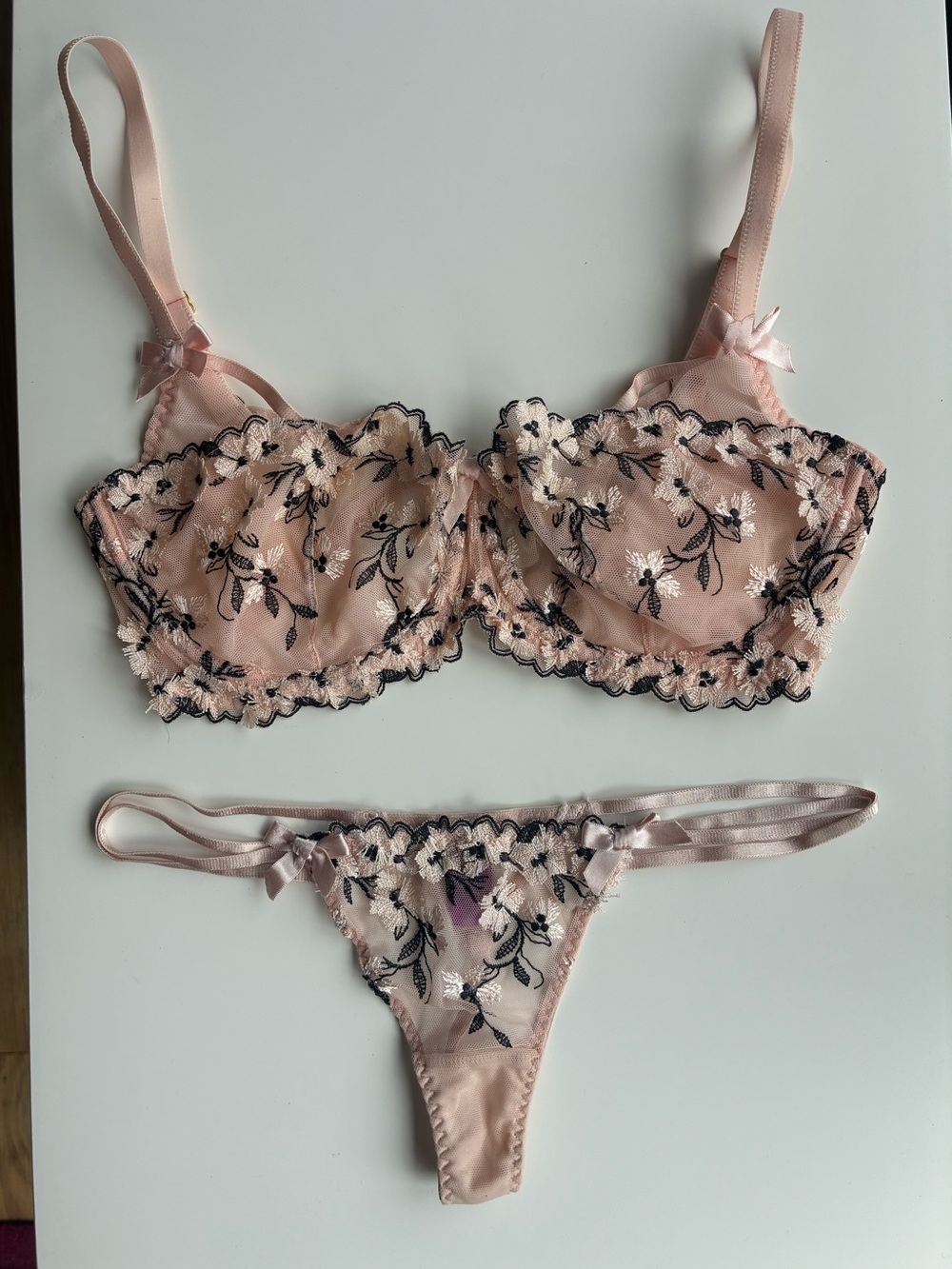 Agent Provocateur Set Pale Pink Embroidered Floral Balconette Bra & G-String